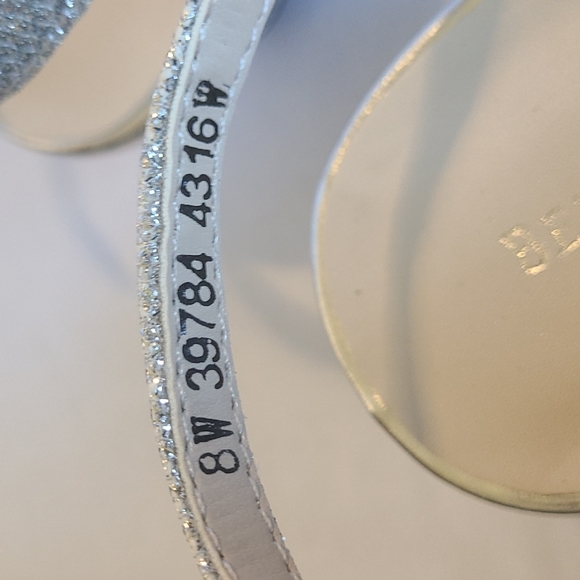 Touch Ups Women's Lena Wedge Sandal, Silver, 8 W - Picture 6 of 12